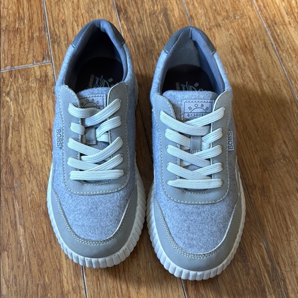 BOBS by Skechers women’s Gray Sneakers size 7 NWOT